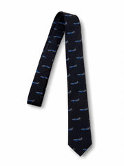 Mavi airline desenli PILOT SHOP BAKIRKÖY kravat, günlük kullanıma uygun tekstil ve uniformalarda tercih edilir.
