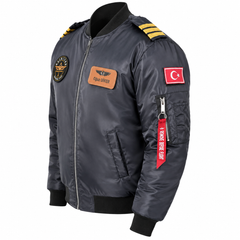 Lacivert renkli MNG91L Pilot Bomber Montu, dayanıklı kumaş ve şık tasarımıyla pilot tarzında tekstil ürünü.